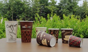 Disposable paper cup with custom logo printed