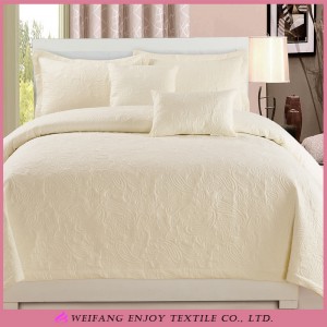 Embossed Polyester Filling Printing Hotel Quilt